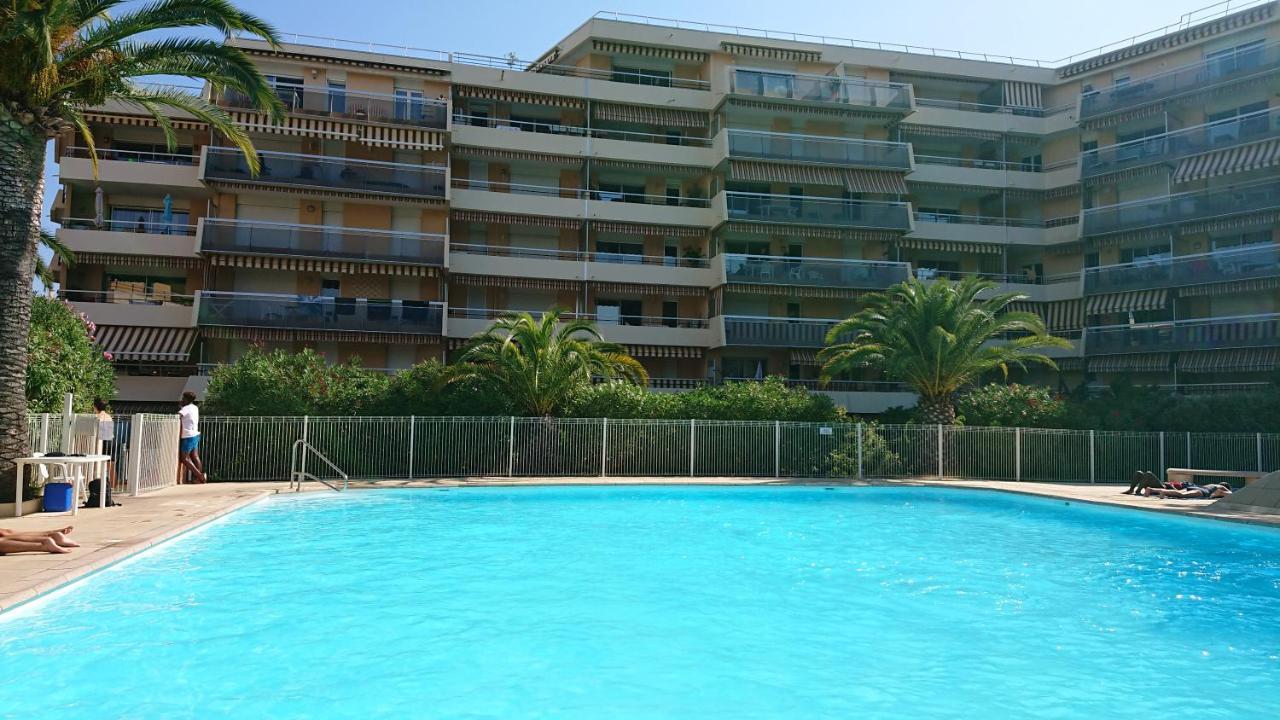 Frejus Plage, Appartement entier , piscine,parking,plage à 200m Exterior foto