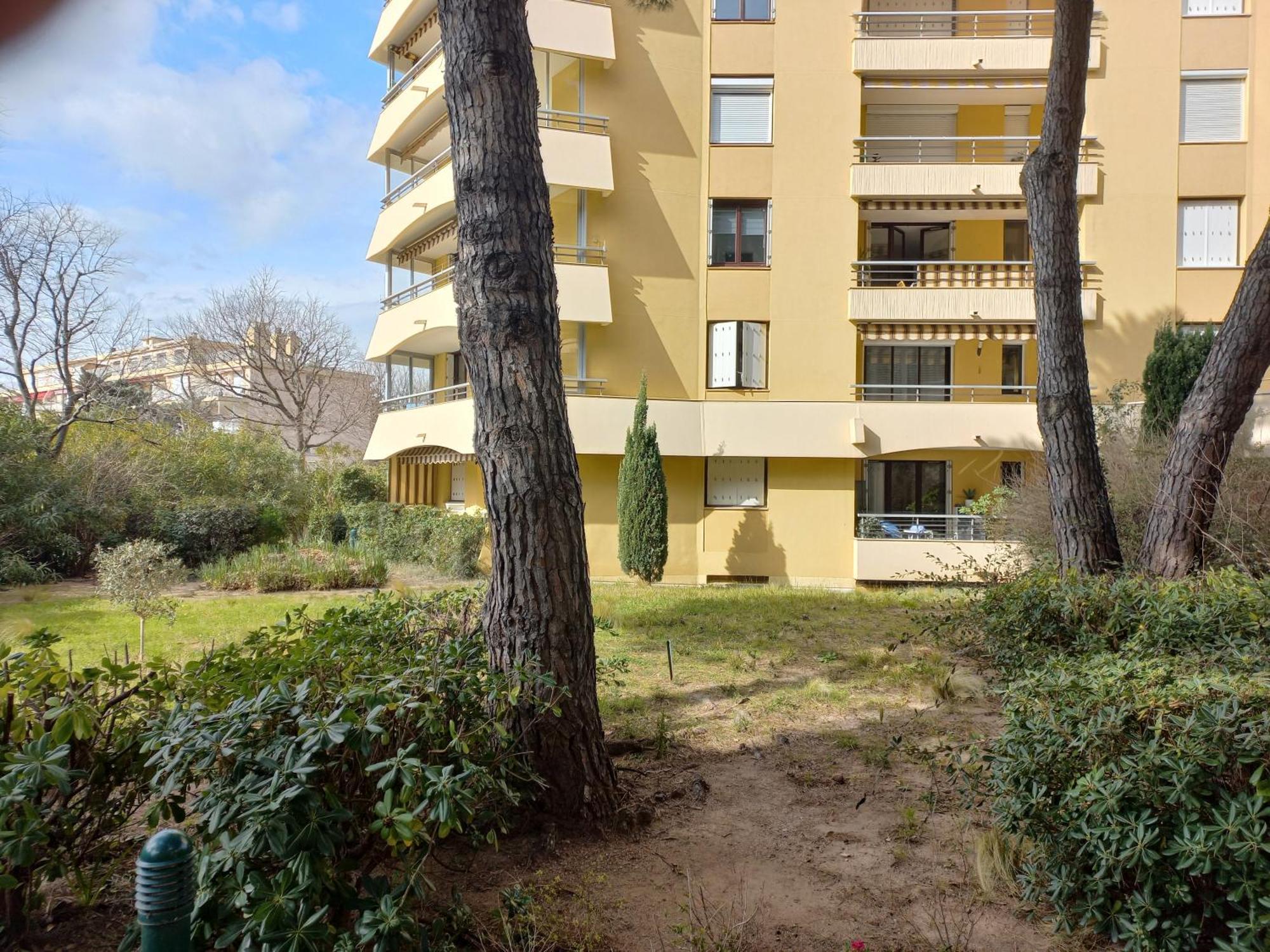 Frejus Plage, Appartement entier , piscine,parking,plage à 200m Exterior foto